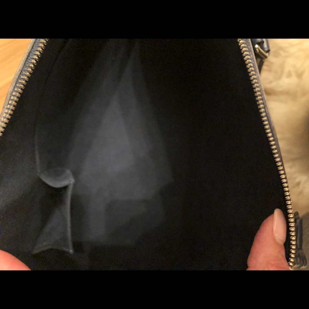Authentic Louis Vuitton Blue Alma Epi GM - Picture 4 of 8